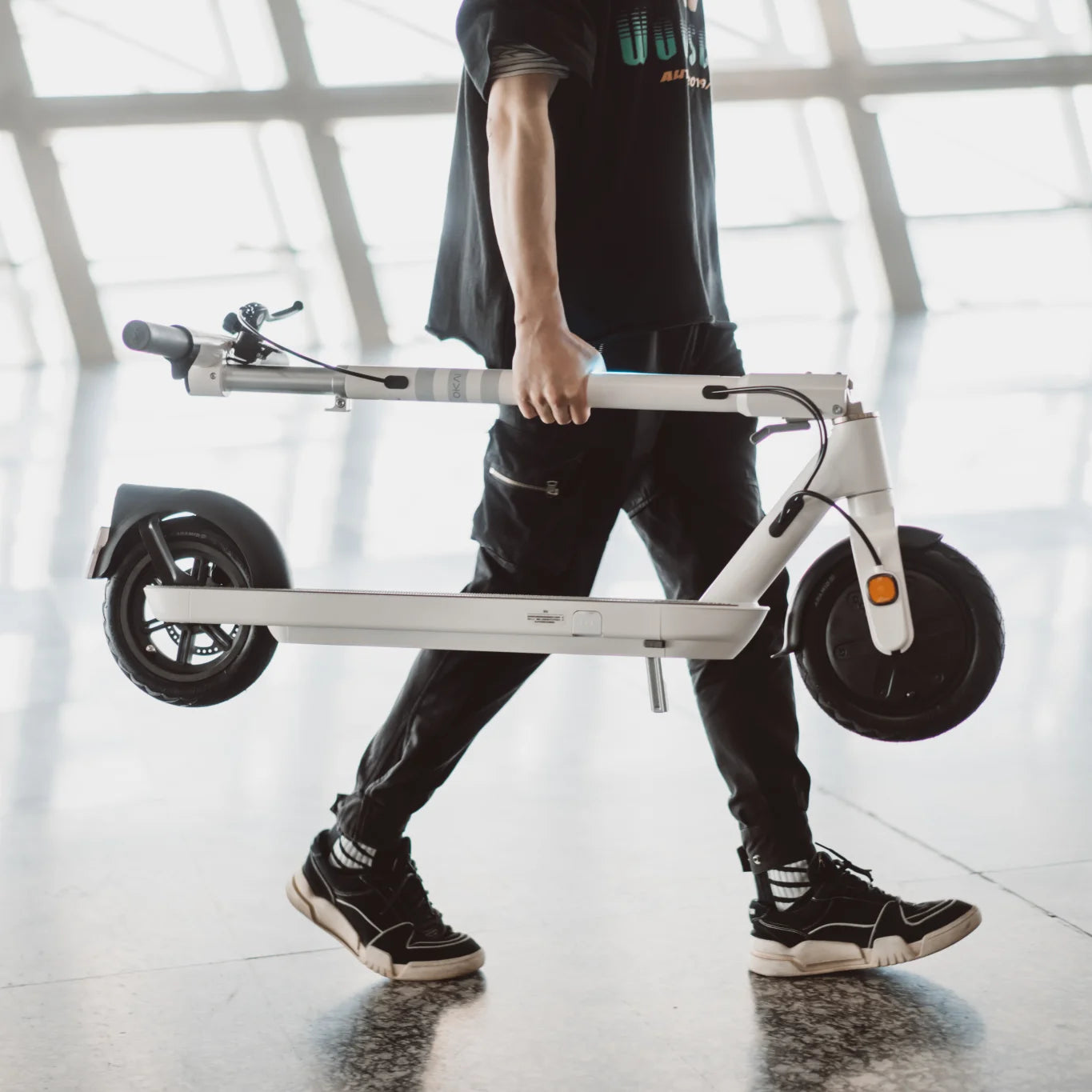 Custom logo 9 inch Vacuum Tire Foldable electric scooter wholesale china Folding 36V Electric Scooter With APP